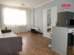 Pronájem bytu 1+kk, Hradec Králové - Nový Hradec Králové, třída Edvarda Beneše, 35 m2