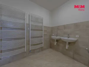 Pronájem rodinného domu, Vrátno, 302 m2