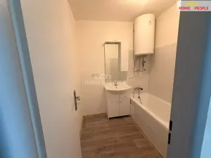 Pronájem bytu 2+1, Karlovy Vary, Závodu míru, 71 m2