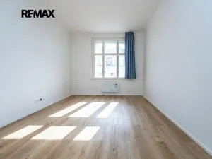 Pronájem bytu 2+kk, Praha - Nusle, Čestmírova, 43 m2