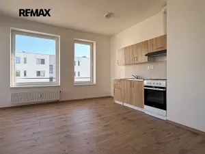Pronájem bytu 1+kk, Velký Osek, U hřiště, 38 m2
