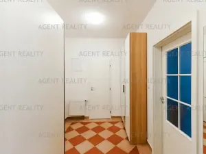 Pronájem bytu 2+kk, Praha - Břevnov, Slavníkova, 57 m2