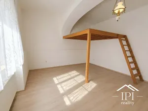 Pronájem bytu 1+1, Praha - Malá Strana, Říční, 47 m2
