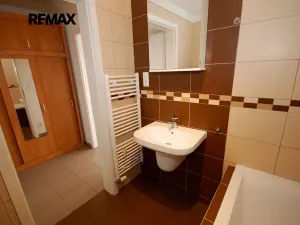 Pronájem bytu 1+kk, Velký Osek, U hřiště, 33 m2