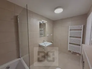Pronájem bytu 2+kk, Pardubice, U Sportovní školy, 59 m2