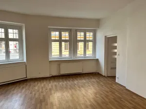 Pronájem bytu 3+1, Děčín, Revoluční nám., 87 m2
