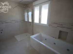 Prodej rodinného domu, Pinoso, Alicante, Španělsko, 220 m2