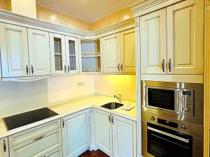 Prodej bytu 2+1, Karlovy Vary, Divadelní náměstí, 90 m2