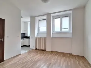 Pronájem bytu 1+kk, Praha - Strašnice, Černokostelecká, 33 m2