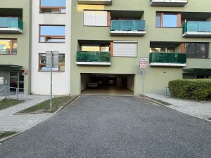 Prodej garážového stání, Praha - Jinonice, Břežánecká, 20 m2