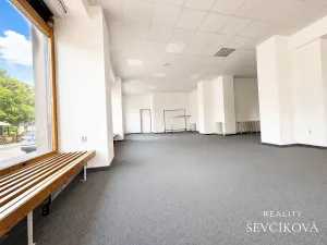 Pronájem obchodního prostoru, Hradec Králové, Dukelská třída, 137 m2