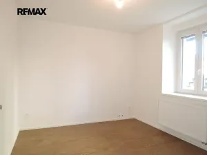 Pronájem bytu 2+kk, Praha - Smíchov, U Malvazinky, 38 m2
