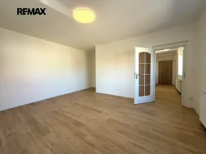 Pronájem bytu 1+1, Ořech, V Chaloupkách, 42 m2