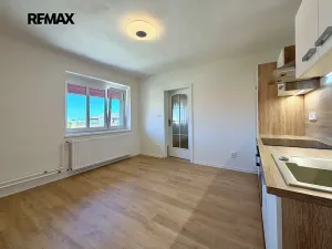 Pronájem bytu 2+kk, Ořech, V Chaloupkách, 50 m2