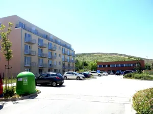 Pronájem garážového stání, Hostivice, Ječná, 16 m2