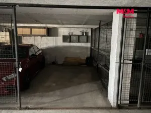 Prodej garážového stání, Brno - Lesná, Loosova, 13 m2