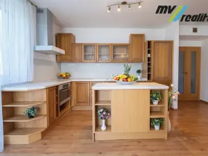 Prodej rodinného domu, Městec Králové, Třešňová, 300 m2