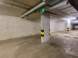 Pronájem garážového stání, Brno, Mojmírovo náměstí, 13 m2