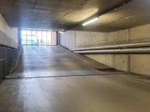 Pronájem garážového stání, Brno, Mojmírovo náměstí, 13 m2