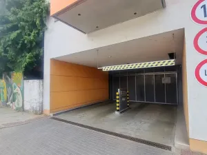 Pronájem garážového stání, Brno, Mojmírovo náměstí, 13 m2
