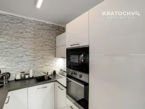 Prodej bytu 2+kk, Jesenice, Na Okruhu, 42 m2