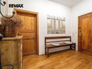 Pronájem bytu 3+1, Praha - Malá Strana, Valdštejnské náměstí, 91 m2