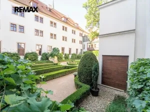 Pronájem bytu 3+1, Praha - Malá Strana, Valdštejnské náměstí, 91 m2