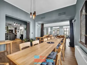 Pronájem restaurace, Praha - Záběhlice, Roztylské náměstí, 335 m2