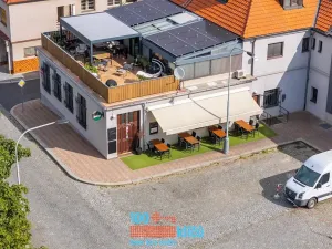 Pronájem restaurace, Praha - Záběhlice, Roztylské náměstí, 335 m2