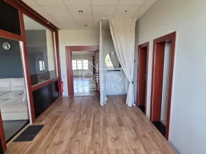 Pronájem komerční nemovitosti, Pardubice, Štrossova, 205 m2