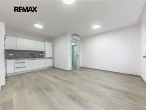 Pronájem bytu 3+kk, Kladno, Veleslavínova, 71 m2