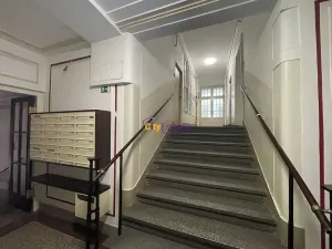 Prodej bytu 2+1, Praha - Holešovice, V háji, 57 m2