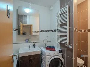 Prodej bytu 2+kk, Zbuzany, Lomená, 51 m2