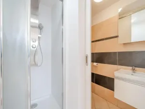 Prodej bytu 2+kk, Praha - Vysočany, Skloněná, 74 m2