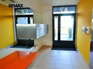 Pronájem garážového stání, Praha - Stodůlky, Svitákova, 18 m2