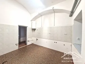 Pronájem obchodního prostoru, Kostelec nad Černými lesy, náměstí Smiřických, 75 m2