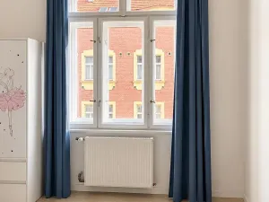Pronájem bytu 2+kk, Praha - Karlín, Kubova, 43 m2