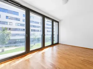 Pronájem bytu 2+kk, Praha - Karlín, U Mlýnského kanálu, 58 m2