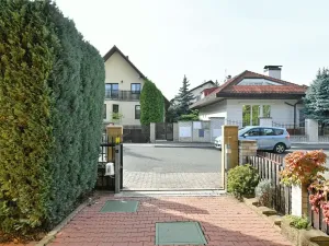 Pronájem rodinného domu, Praha - Štěrboholy, K valu, 220 m2
