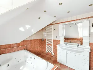Pronájem rodinného domu, Praha - Štěrboholy, K valu, 220 m2
