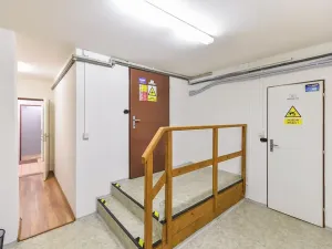 Prodej skladu, Praha - Horní Počernice, Komárovská, 210 m2