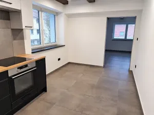 Pronájem bytu 2+kk, Hradec Králové, Všehrdova, 45 m2