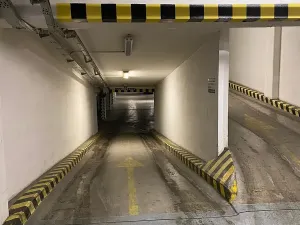 Pronájem garážového stání, Praha - Stodůlky, Petržílkova, 23 m2