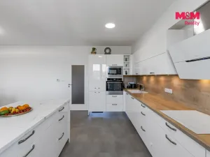 Prodej bytu 4+kk, Králův Dvůr - Levín, Na Lucberku, 141 m2