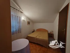 Prodej vícegeneračního domu, Njivice, Chorvatsko, 130 m2