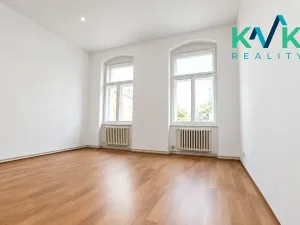 Prodej bytu 2+1, Karlovy Vary, Zámecký vrch, 72 m2