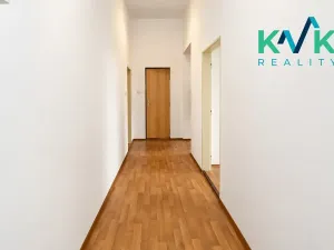 Prodej bytu 2+1, Karlovy Vary, Zámecký vrch, 72 m2