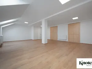 Pronájem kanceláře, Brno, Štefánikova, 400 m2