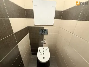 Pronájem bytu 3+1, Praha - Petrovice, Rezlerova, 73 m2