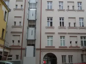 Pronájem bytu 2+kk, Praha - Karlín, Pobřežní, 50 m2